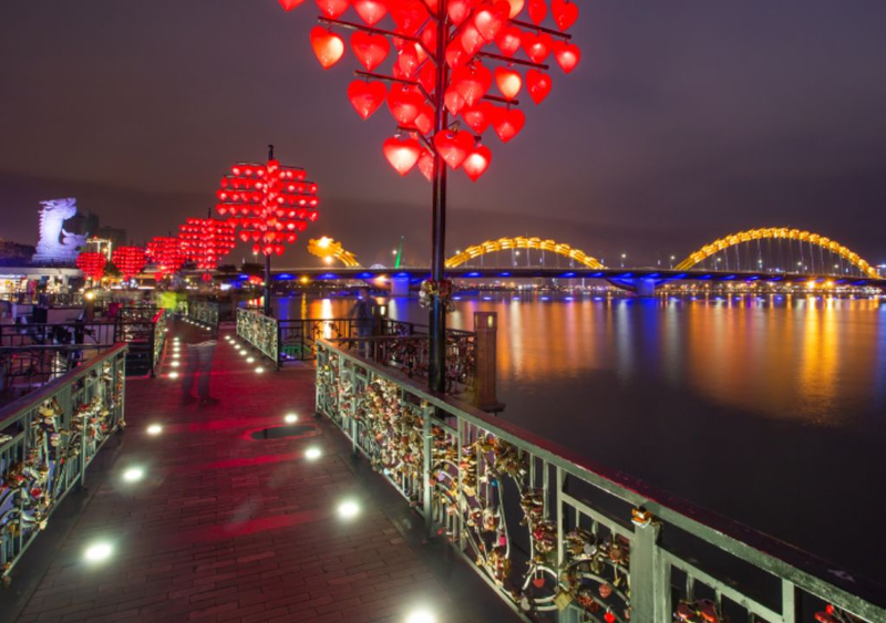 Romantic date in Da Nang for March 8th