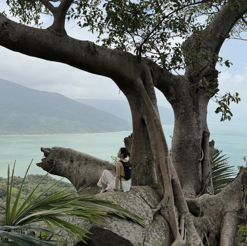 should I travel alone