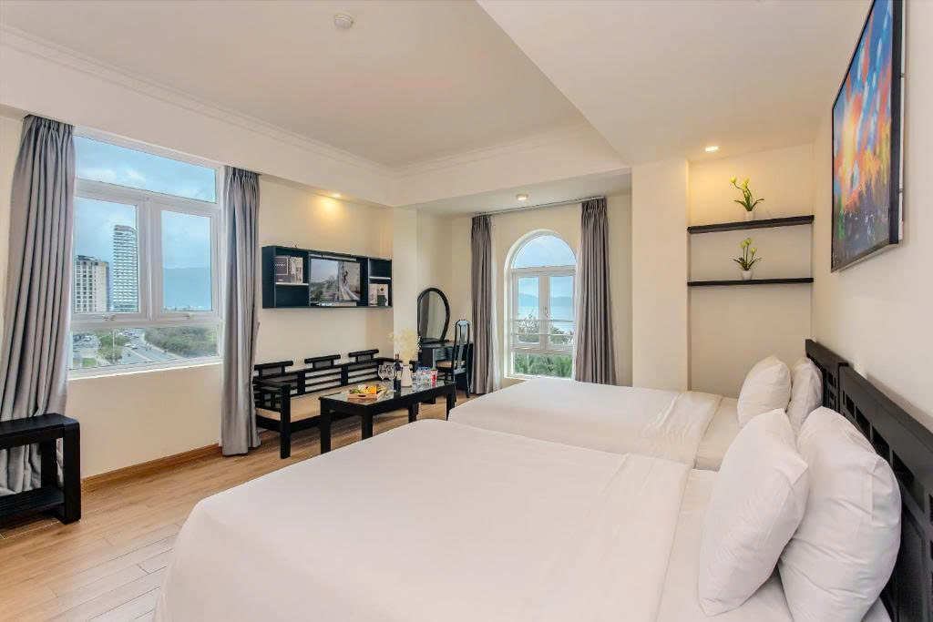 hotel-in-Da-Nang -with-swimming-pool