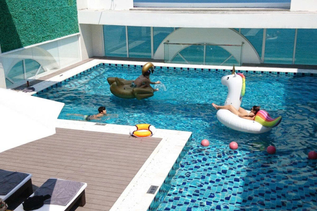 infinity-pool-Da-Nang