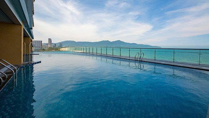 hotel-in-Da-Nang-with-swimming-pool