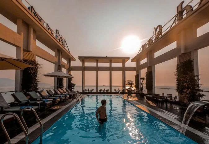 hotel-in-Da-Nang-with-swimming pool